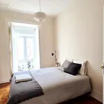 Design Flat, Luxury, 7 People, Pool Garden Lisbon