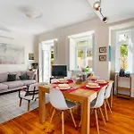 Design Flat, Luxury, 7 People, Pool Garden Lisbon