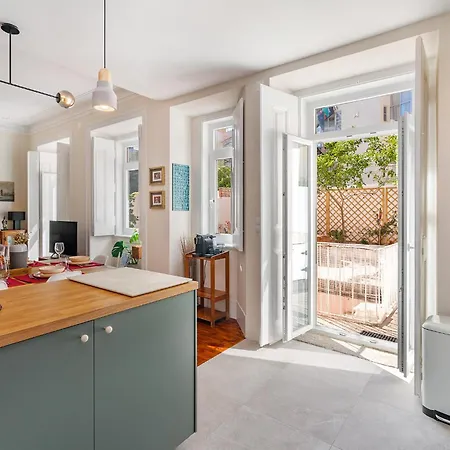 Design Flat, Luxury, 7 People, Pool & Garden Apartment Lisbon