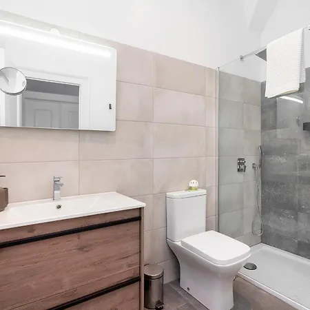 Design Flat, Luxury, 7 People, Pool & Garden Apartment *