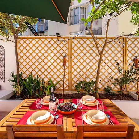 아파트 Design Flat, Luxury, 7 People, Pool & Garden 리스본